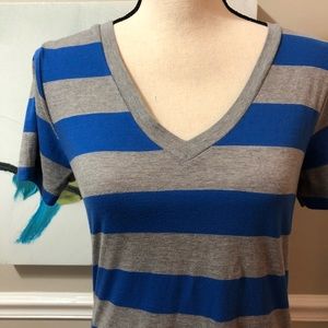 Gray and blue striped T-shirt L
